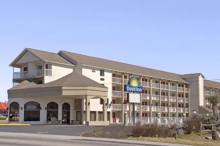 Days Inn by Wyndham Apple Valley Pigeon Forge/Sevierville Отели рядом с достопримечательностью «Уайлдернесс эт Смокис»