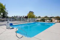 Super 8 by Wyndham Oroville - Pools