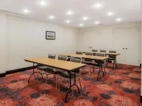 舒適套房飯店-近體育場 拉法叶广场附近的飯店