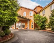 Comfort Suites Hotels near Fred Meyer