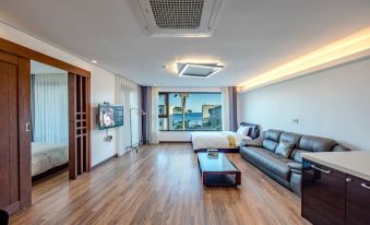 T Island Resort - Housity