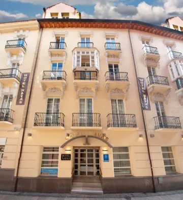 โฮเต็ล โปรเซล นาวัส