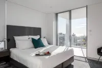 Argo Serviced Apartments Hotel dekat Fresh on Crown Caffe
