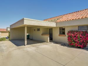 Palm Desert Retreat - Patio, Grill and Pool Access!