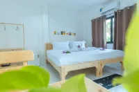 Phanomrung Hostel & Linn Chan Cafe 낭롱 호텔