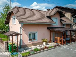 Pool House Mržek Family Friendly - Happy Rentals