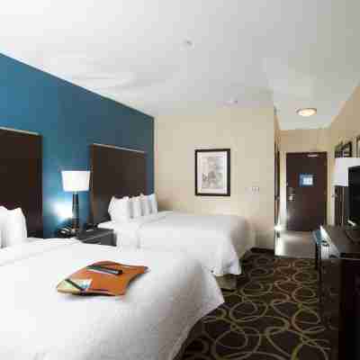 Hampton Inn & Suites by Hilton Regina East Gate Rooms