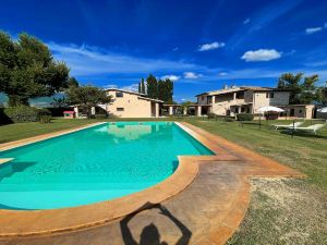 Spello by the Pool - Sleeps 11 - Wifi, Air Con, Pool for Your Exclusive Use !