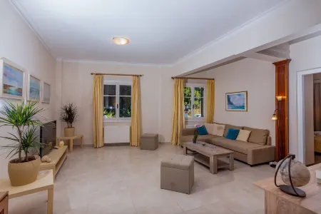 Katerina Residence * Beachfront (Plaz Eot ⛱) Отели рядом с Аэропорт Закинтос