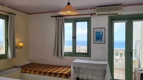 Studio Quiet and Peaceful and Very Relaxing with Kitchen, Shared Pool and AC