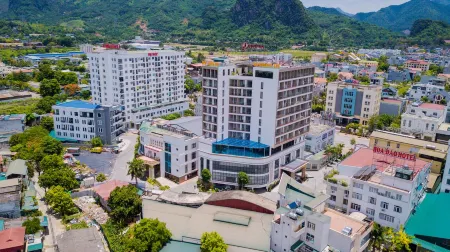 Sakura Hotel Отели в г. Хоабинь