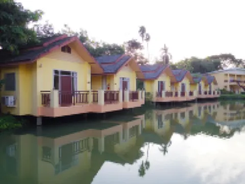 Maerim Whale Park Resort. Hotels near Wat Sai Mun