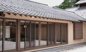 Waraku No Mori - Housity
