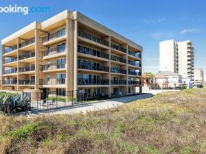 Beachfront Condo with Pool, Hot Tub & Sundeck!