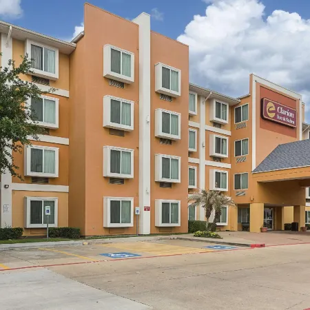 Quality Inn & Suites West Chase