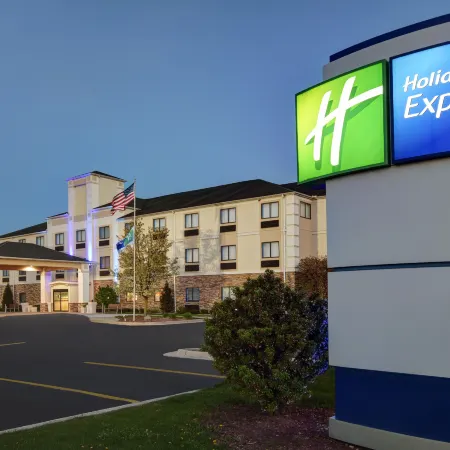Holiday Inn Express ADRIAN by IHG Отели в г. Адриан