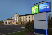 Holiday Inn Express Adrian Hotel dekat Blissfield Model Railroad Club