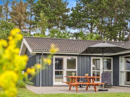 "Thjodulf" - 300m from the Sea