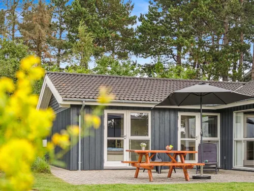 "Thjodulf" - 300m from the Sea