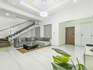 Gorgeous Short-Let Apartment Lekki