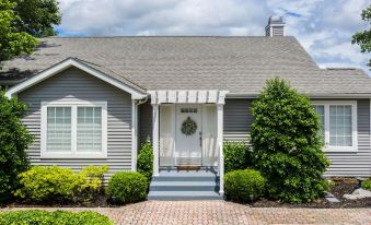 Lake-Front Luxury 5Bdrm on Kentucky Lake - JZ Vacation Rentals