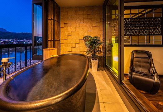 정갈하게 차려진 식사