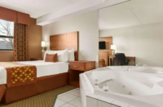 Travelodge by Wyndham Windsor