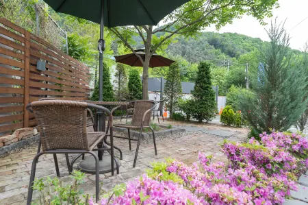 Hongcheon Dalkkum Hotel Отели рядом с достопримечательностью «Hongcheon Saengmyeong Geongang Gwahakgwan»