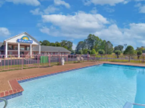 Days Inn by Wyndham Savannah Hotels in Hardin County