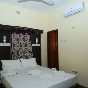 Vairavel Residency Hotels near Thiruchendur Murugan Temple