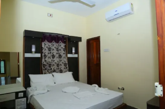 Vairavel Residency Hotels near Thiruchendur Murugan Temple