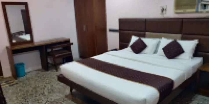 Rolex Lodge - Deluxe Room