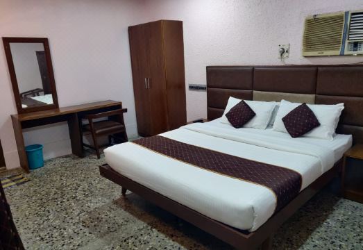 Rolex Lodge - Housity