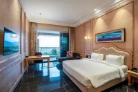 Seven Eleven Hotels and Club Hôtels à : Sasunavghar