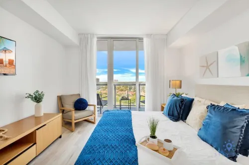 Pool Apartment w Balcony Gym Near Beach Hotels in Hallandale Beach