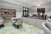 Legacy Hotel Trademark Collection by Wyndham - breakfast