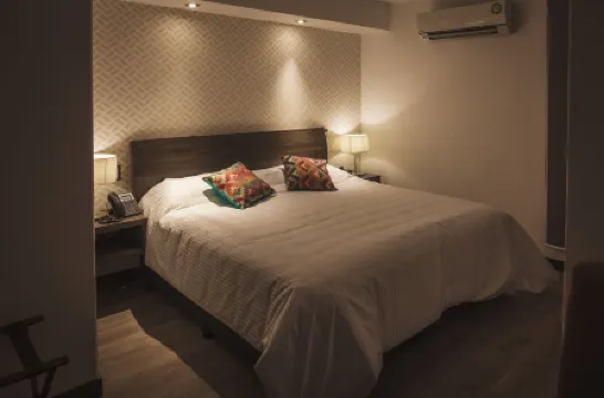 普拉迪諾博覽會酒店