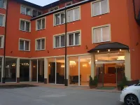 Daisy Superior Hotels near كراكاو