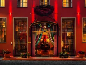 Dorsia Hotel & Restaurant