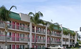 Days Inn by Wyndham Ontario Airport