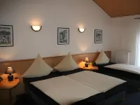 Hotel Zur Wasserburg Hotels in Kerpen