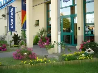 Ibis Budget Redon Hotels in La Chapelle-de-Brain