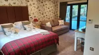 Thatched Eaves Hotels near New Forest Deer Safaris