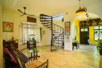 The Island House 2 BHK Lake View Homestay - 빌라