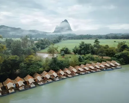 m&r house Hoteles en Feuang