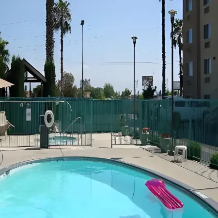 Holiday Inn Express BAKERSFIELD by IHG