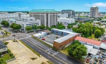 Capitol Inn and Suites - Housity