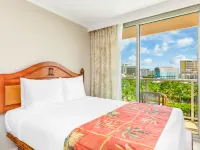 Luana Waikiki Hotel & Suites Hotels near برج ألوها