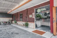 RedDoorz @ Jalan Hayam Wuruk Lampung 2 Hotels near VITERSHOP