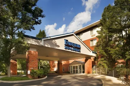 Fairfield Inn & Suites Portland South/Lake Oswego Отели рядом с достопримечательностью «оз. Освего»